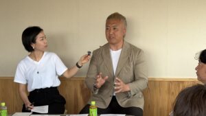 鈴木桂治氏による「AI時代を生き抜く子育て」講談を実施しました。